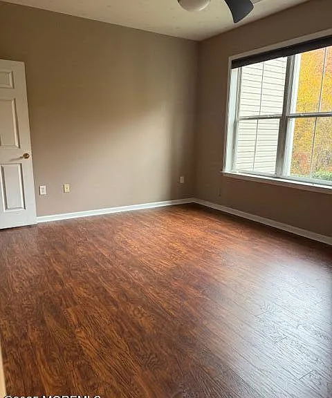 414 Sloan Ct — Photo 9