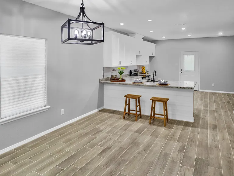 1416 Skyline Hls — Photo 8