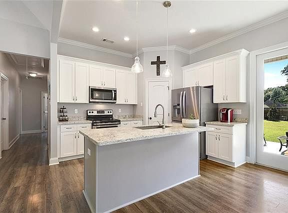 4th image of 66107 Oak St