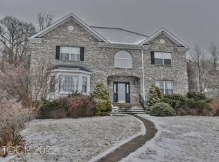 50 Wagon Trl, Mahwah, NJ 07430