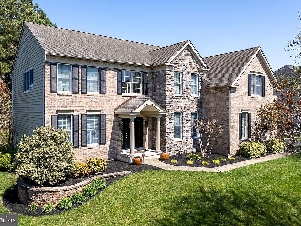 1st image of 611 Parkman Ct