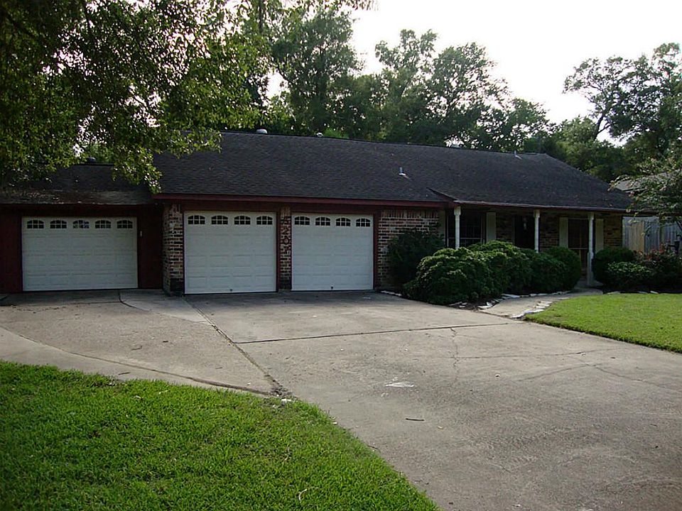 CUSTOM BUILT HOME LOCATED IN A NICE QUIET AREA OF TOWN.