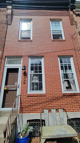 870 N Taylor St Photo 1