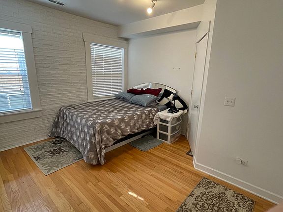 5th image of 2535 1/2 Prairie Ave APT 2