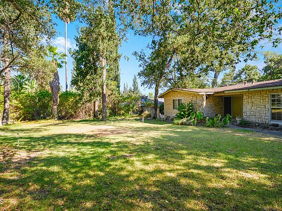 3rd image of 2369 N Altadena Dr