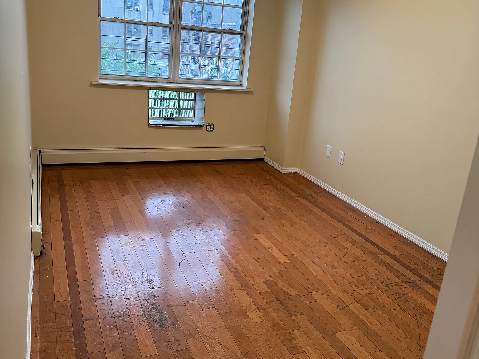3 bed, 1200 sqft, $3,400 — Photo 4