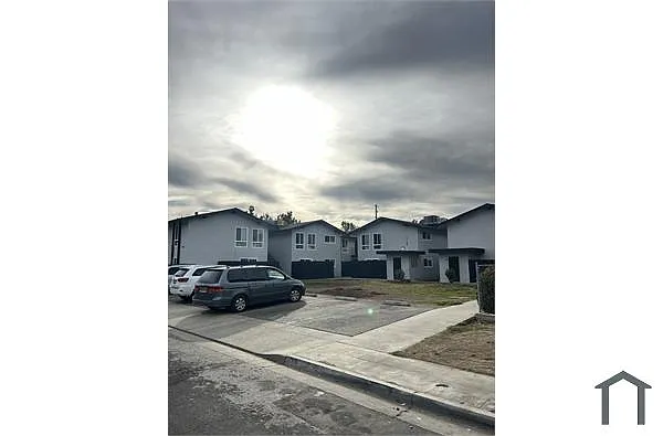 Building Photo - 1124 Helm Ave