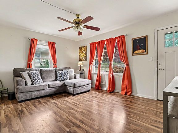 3rd image of 265 Sigel Ave