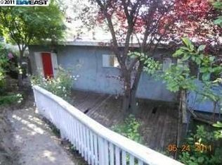6956 Chambers Dr, Oakland, CA 94611