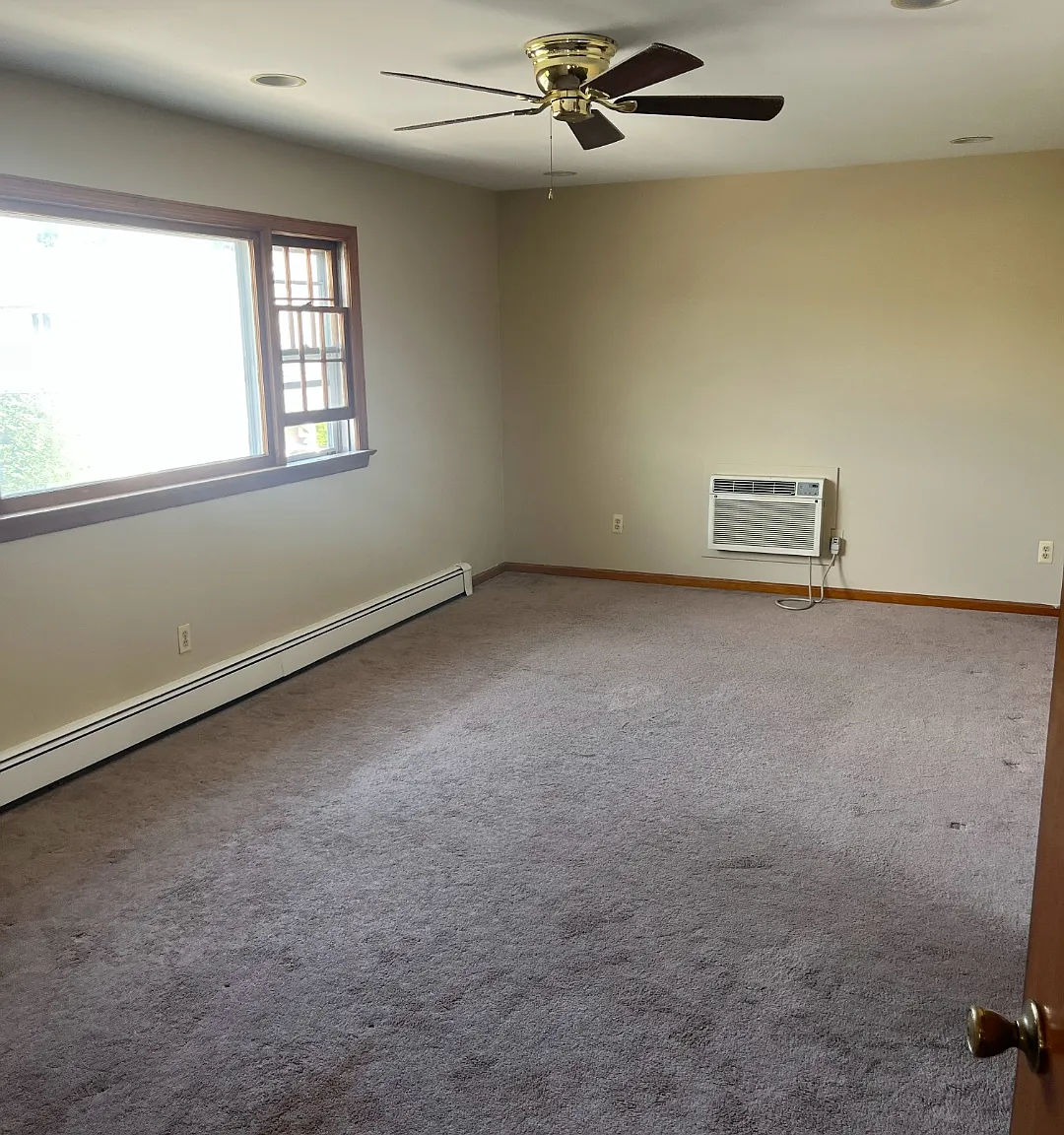 3 bed, 2148 sqft, $2,700 — Photo 2