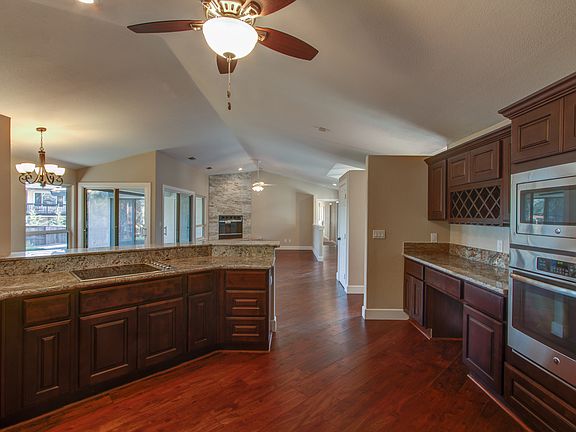 2nd image of 1919 Linhurst Ct