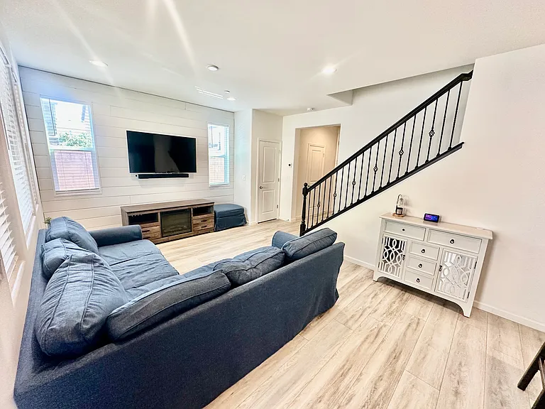 241 Aria Ave S — Photo 7
