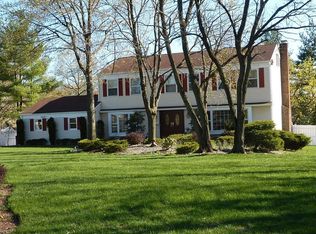 5 Iroquois Dr, Livingston, NJ 07039