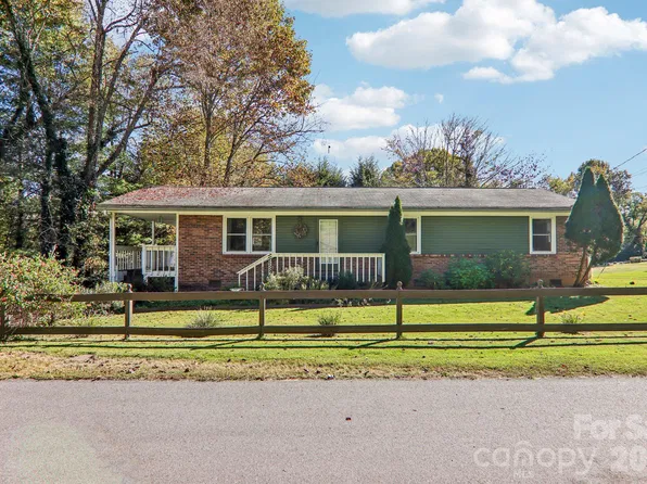 96 Rhinehart St, Waynesville, NC 28786