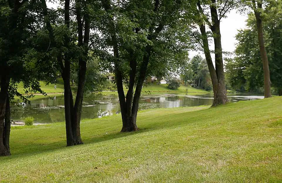 Lakewood Estates (IA)