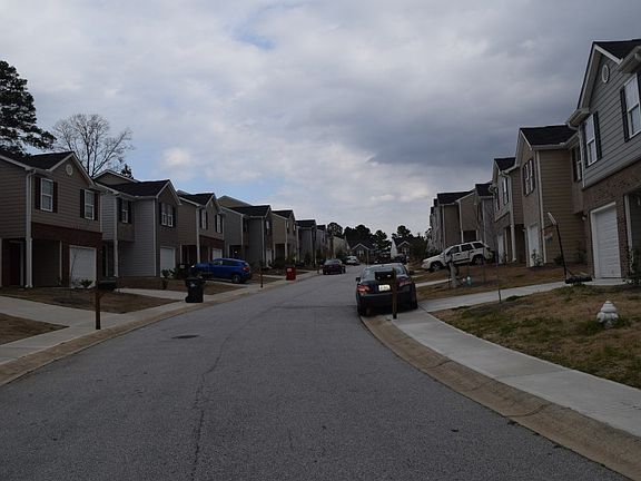 4th image of 2054 NE Belmont Cir