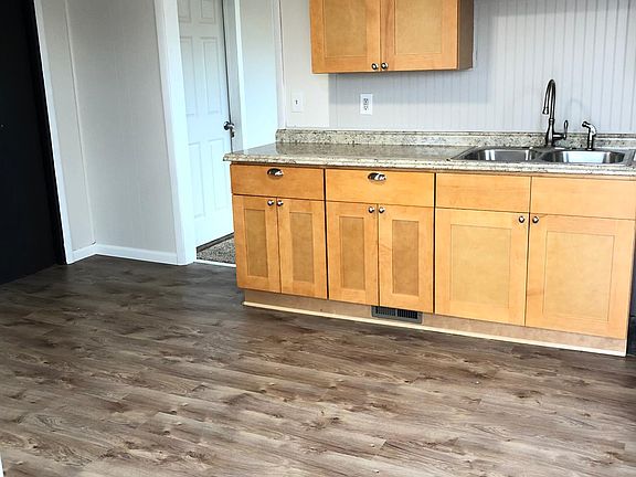 3rd image of 243 Park St W Unit 2