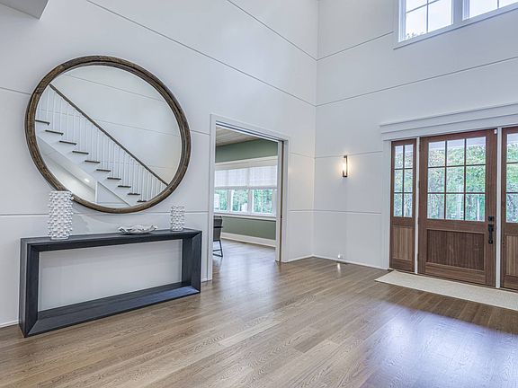3rd image of 24 White Oak Ln