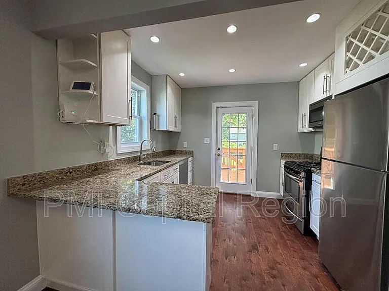 3903 Hampden St — Photo 6