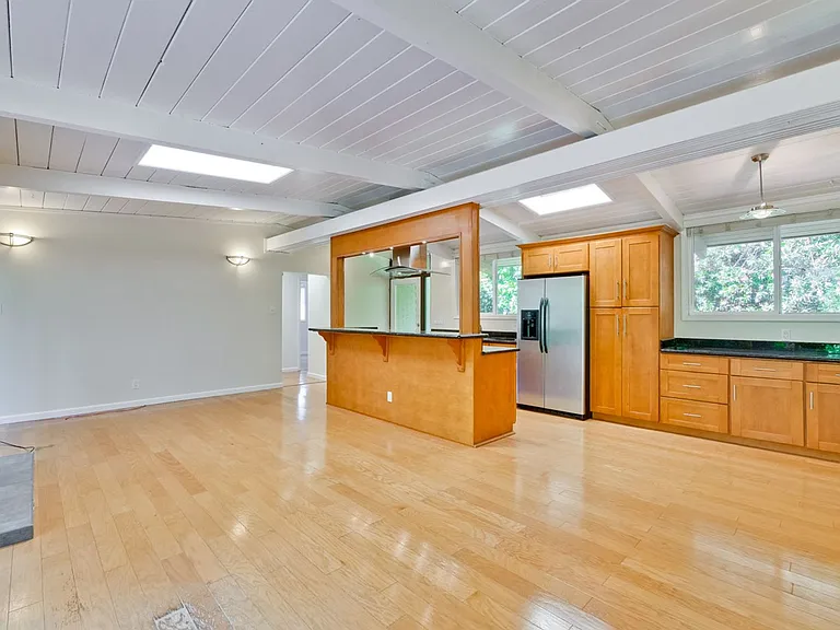 485 Emmons Dr — Photo 13