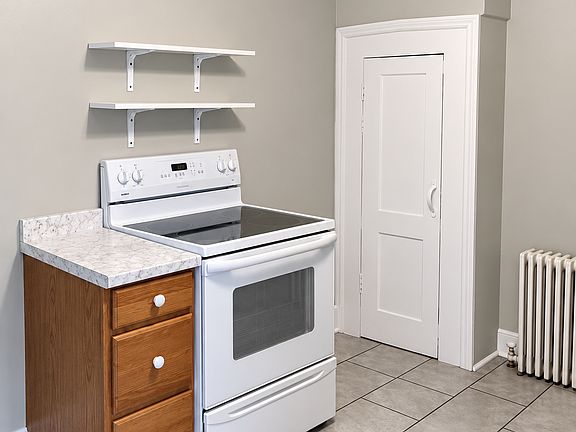 2nd image of 211 Lock St APT 4