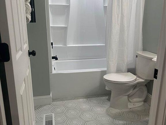 4th image of 3940 Halehaven Dr Unit A