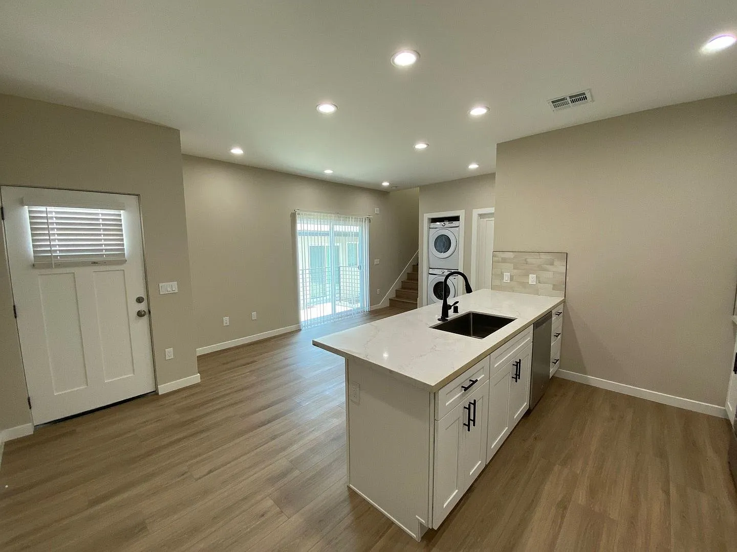 Newer Build 4BD/2BA on East Falls — Photo 4