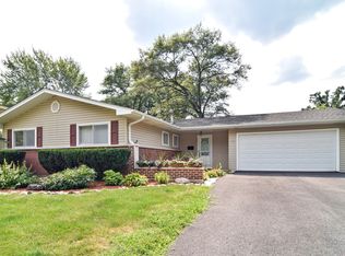 102 Hilltop Dr, Schaumburg, IL 60193
