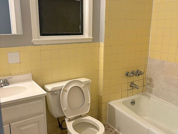 4th image of 609 Van Cortlandt Park Ave APT 1A