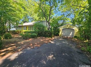 582 Gaynor Pl, West Hempstead, NY 11552