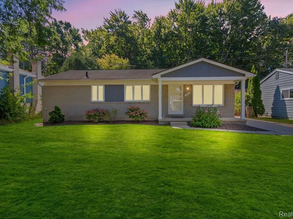 14532 Debbie Dr, Sterling Heights, MI 48313