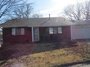 5004 Country Manor Dr, Imperial, MO 63052