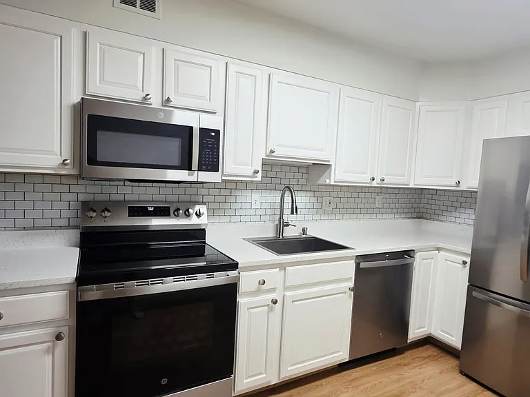 4516 Gretna St — Photo 11