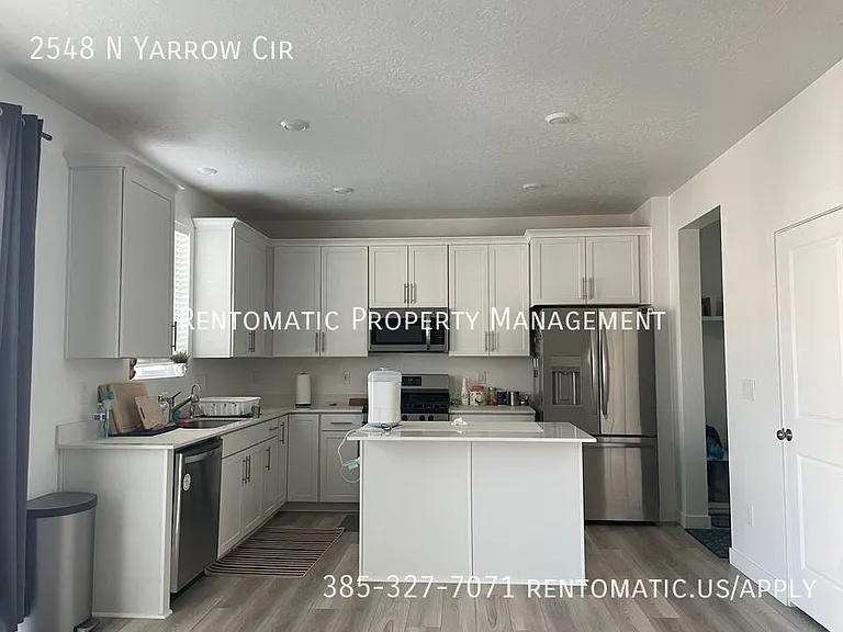 2548 N Yarrow Cir — Photo 2