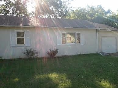1st image of 904 Roach St