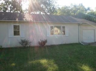 904 Roach St, Salina, KS 67401