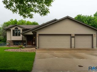 809 S Parkview Blvd, Brandon, SD 57005