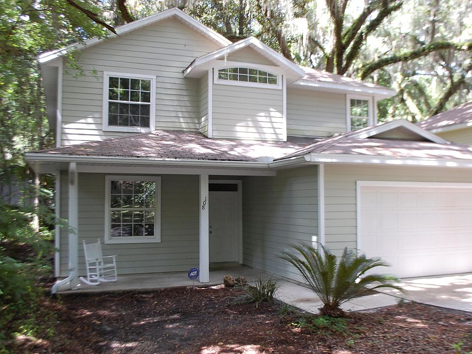 Front of house with 2 car garage