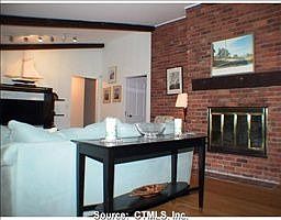 4th image of 11 Glen Hollow Ln
