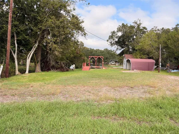 86 Lillian Ln, Sargent, TX 77414