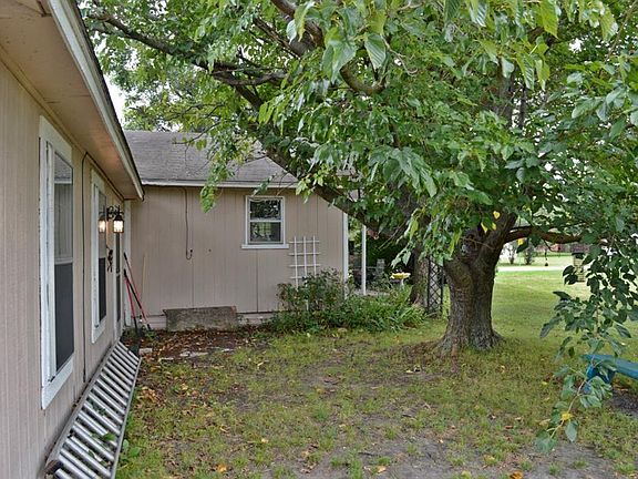 3rd image of 104 N Ashford St