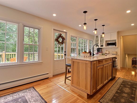 4th image of 36 Pinecrest Road