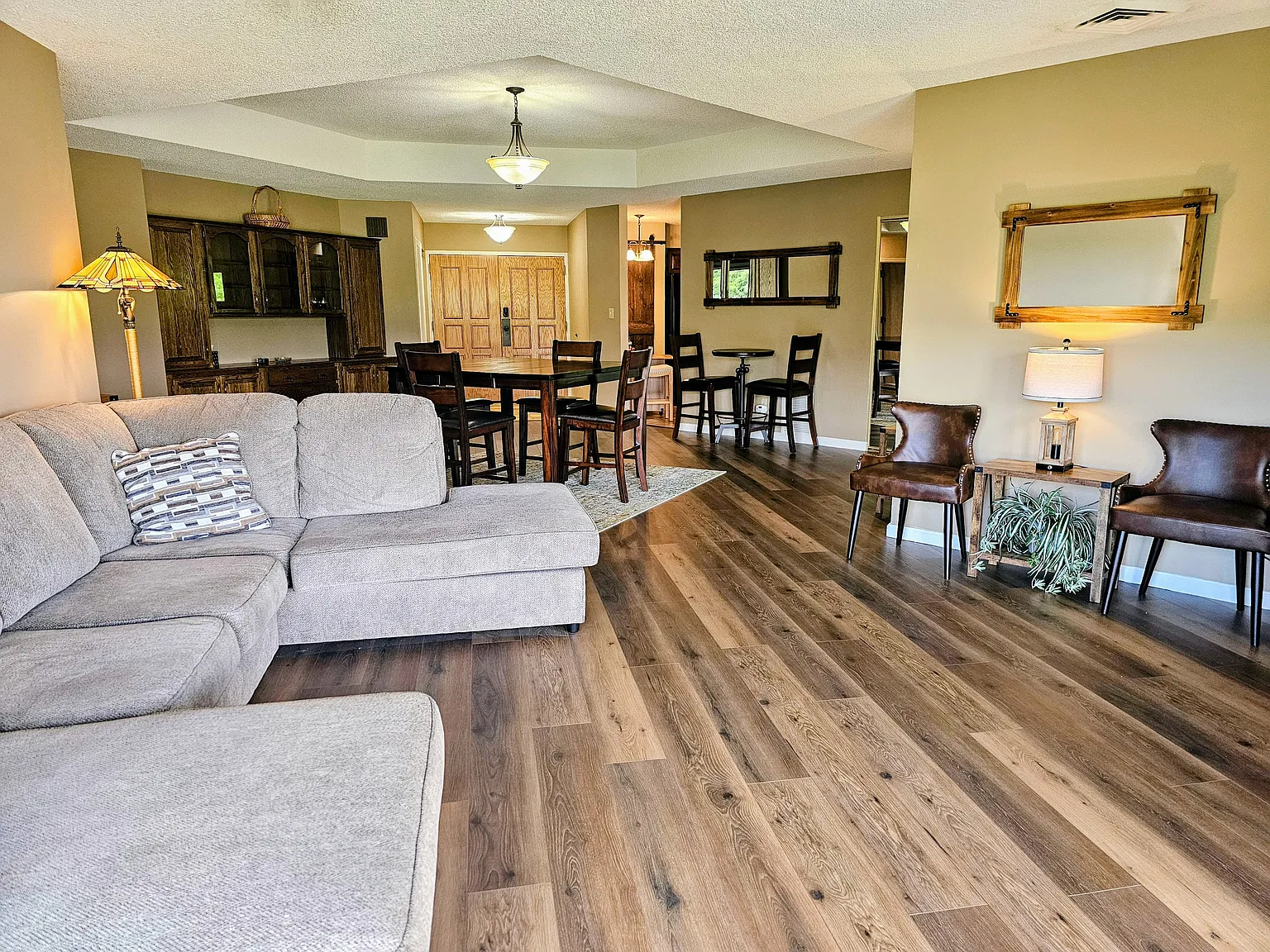 3 bed, 1887 sqft, $3,200 — Photo 3