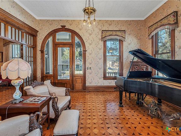 4th image of 524 Saint Peter St
