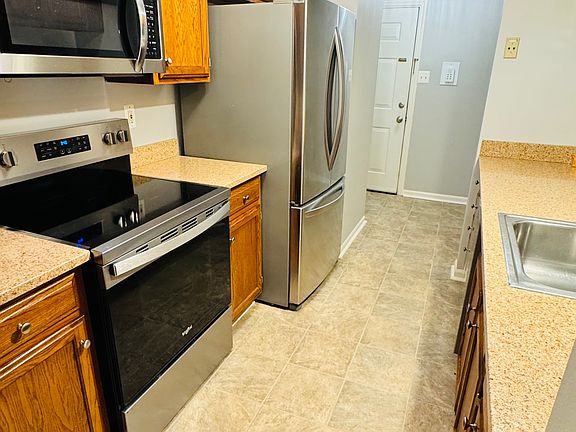 4th image of 13113 Briarcliff Ter APT 102