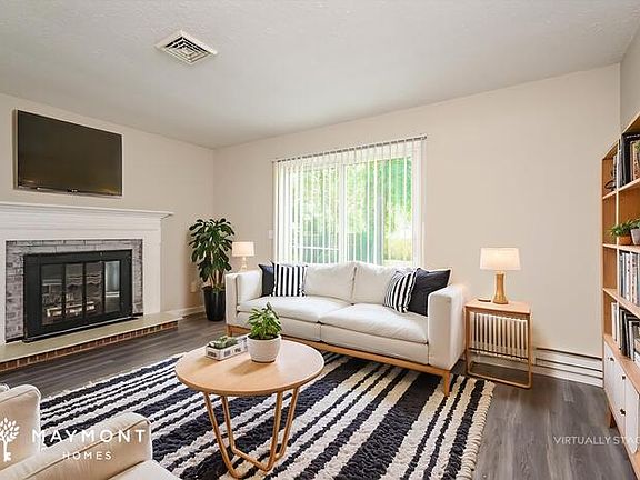 4th image of 1670 Village Pl