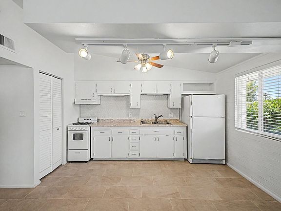 3rd image of 10606 W Oakmont Dr