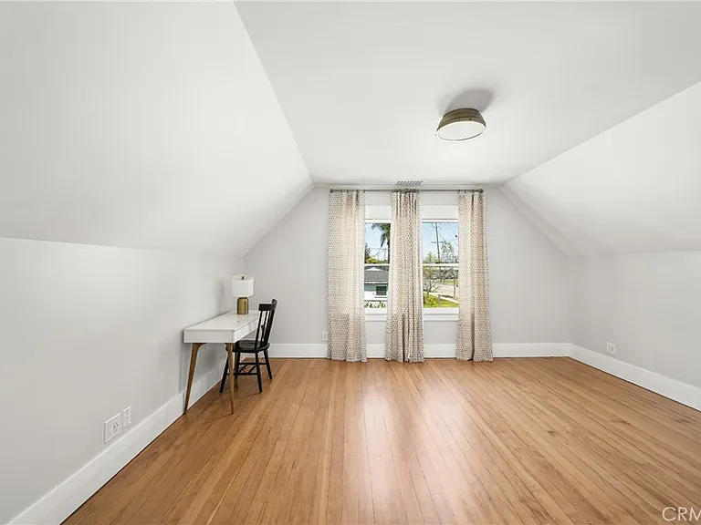 390 N Cambridge St — Photo 33