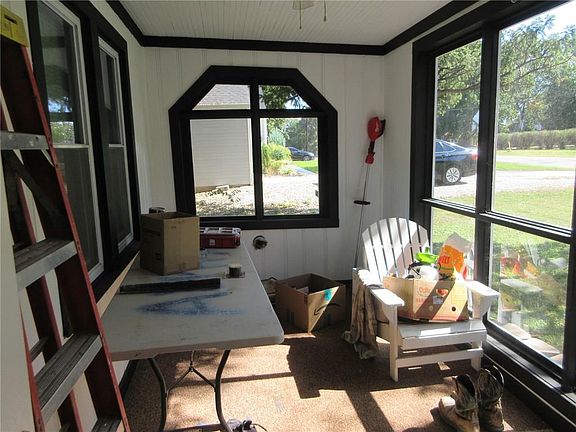 5th image of 428 E Gudgell Ave