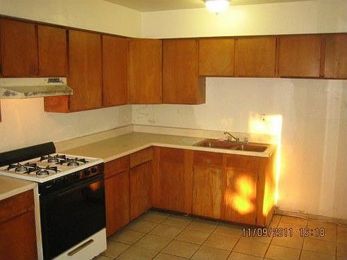 4th image of 1430 McAllister Ave